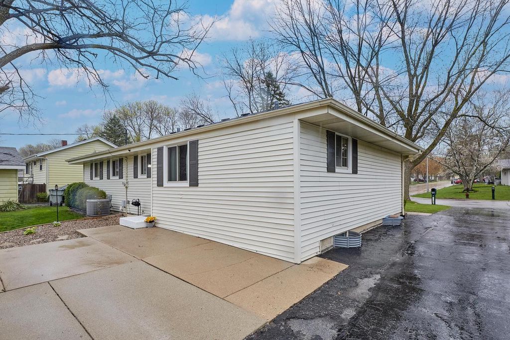 Photo of 6199 N River Trail DRIVE, Milwaukee, WI 53225 (MLS # 1960381)
