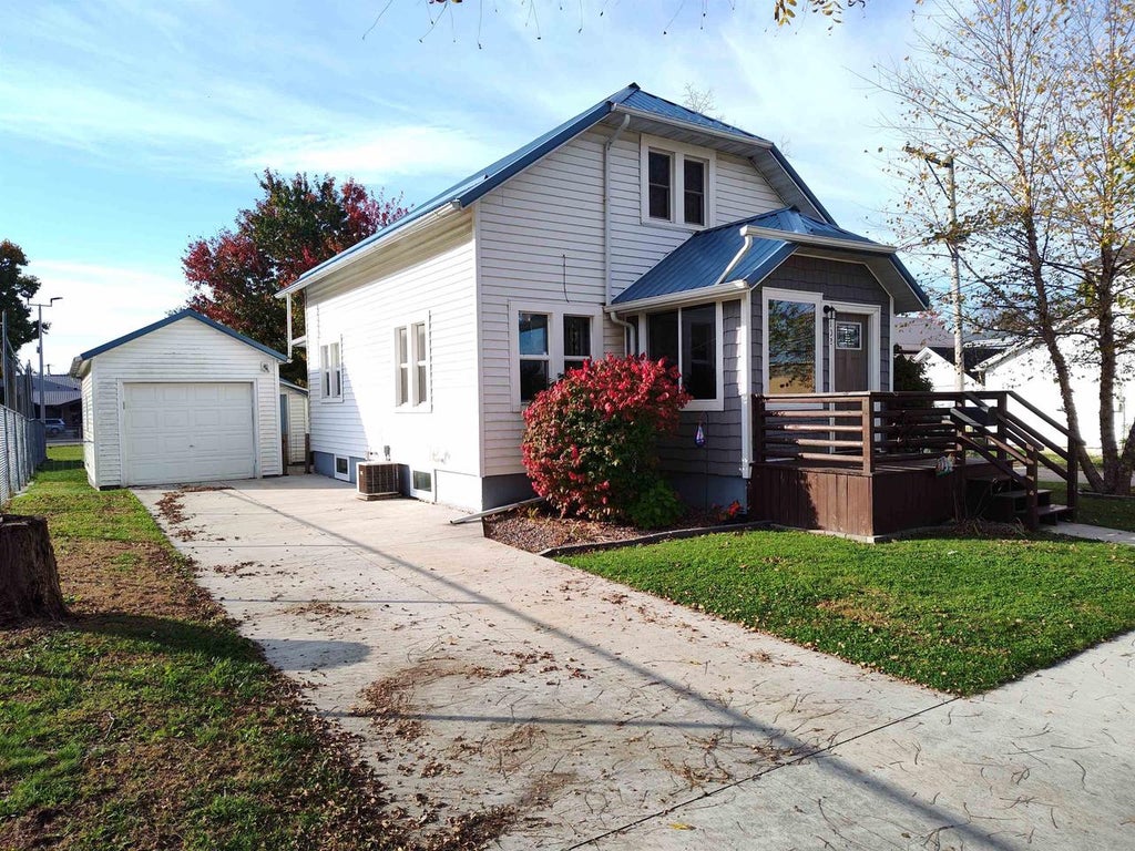 Photo of 102 East Bluff St STREET, Boscobel, WI 53805 (MLS # 2035325)