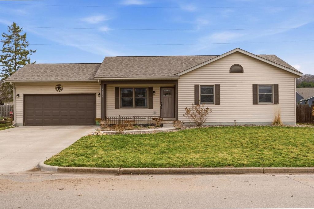 Photo of 3011 S Pleasant DRIVE, Holmen, WI 54636 (MLS # 50323140)