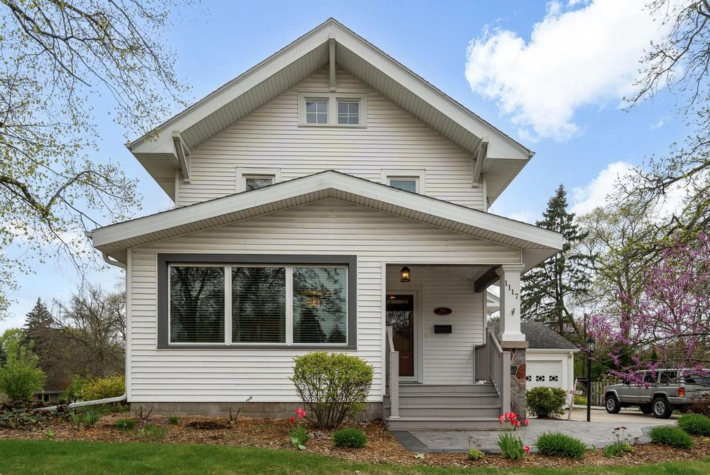 Photo of 1115 E Racine AVENUE #1117, Waukesha, WI 53186 (MLS # 1960524)