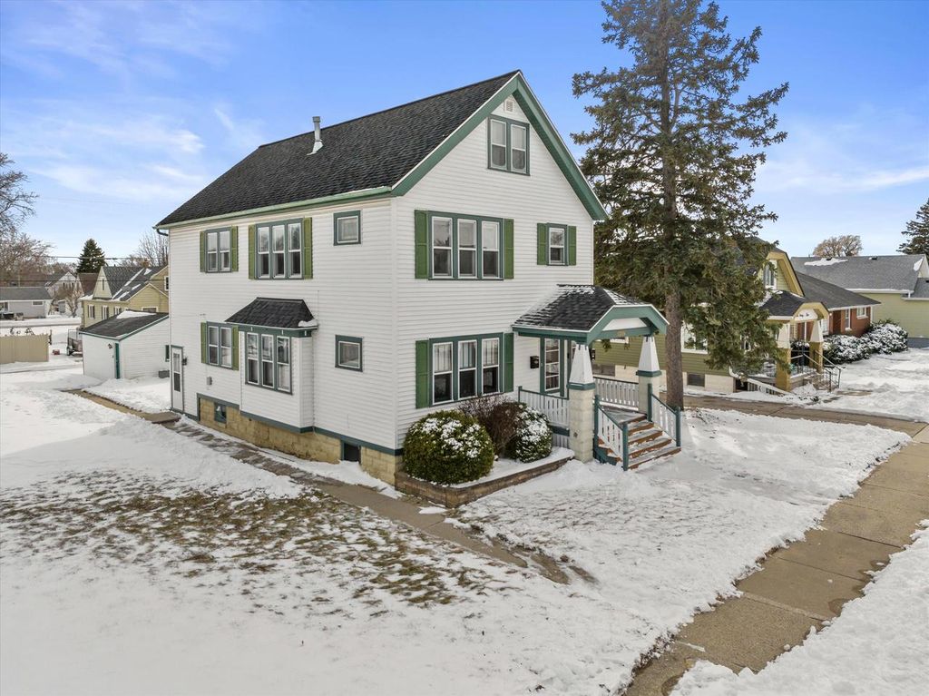 Photo of 1319 Menomonee AVENUE, South Milwaukee, WI 53172 (MLS # 1954168)