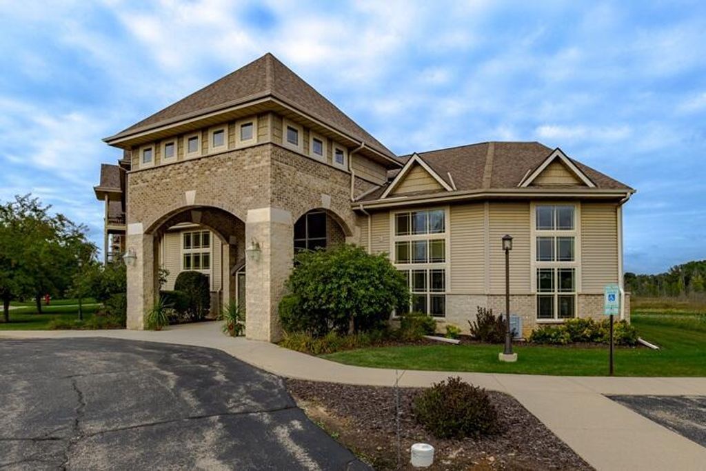 Photo of 230 Hilldale DRIVE #1112, Hartford, WI 53027 (MLS # 1940563)