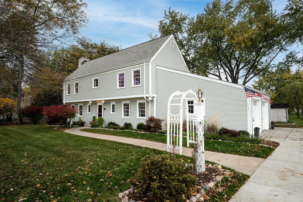 Photo of 2412 W Chestnut ROAD, Mequon, WI 53092 (MLS # 1940758)