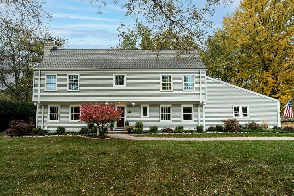 Photo of 2412 W Chestnut ROAD, Mequon, WI 53092 (MLS # 1940758)