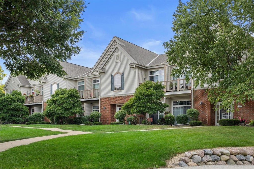 Photo of W206N16729 Blackberry CIRCLE #1523, Jackson, WI 53037 (MLS # 1979933)