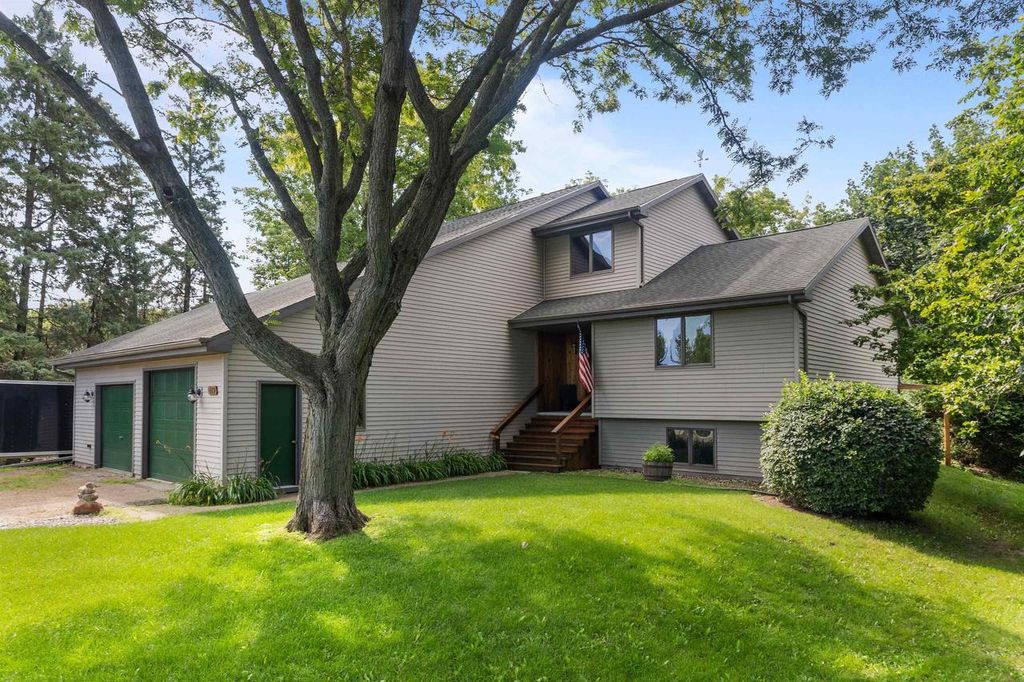 Photo of 419 Maple LANE, Neenah, WI 54956 (MLS # 50322882)