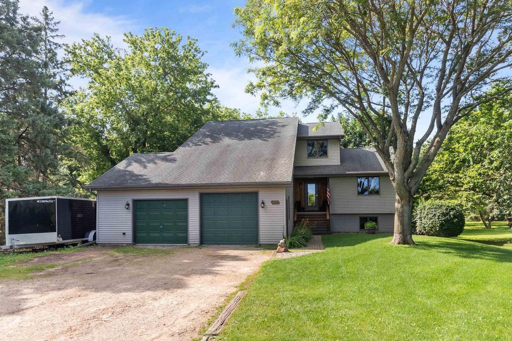 Photo of 419 Maple LANE, Neenah, WI 54956 (MLS # 50322882)