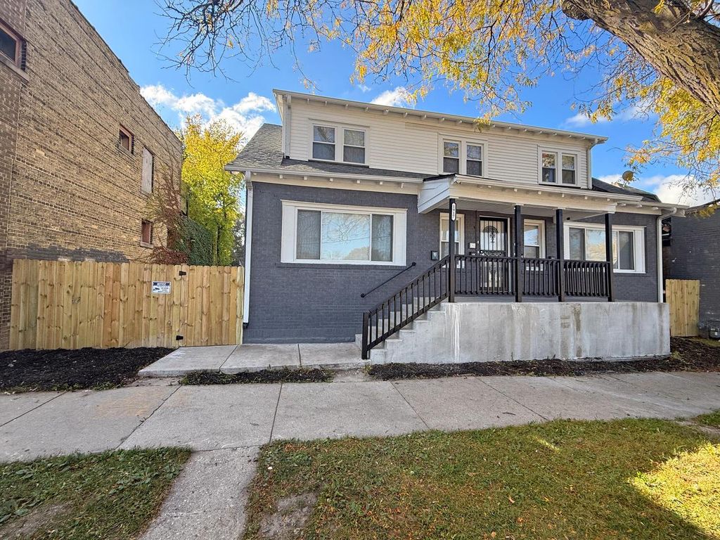 Photo of 1917 W Atkinson AVENUE, Milwaukee, WI 53206 (MLS # 1941352)