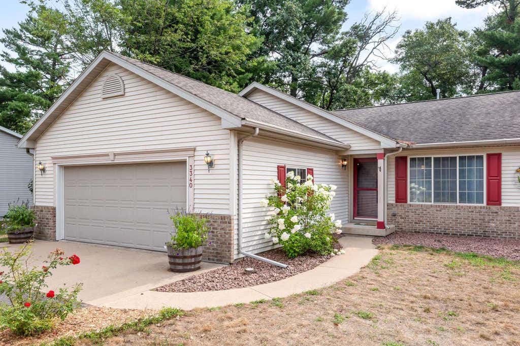Photo of 3340 Bridlewood DRIVE, Plover, WI 54467 (MLS # 22603754)