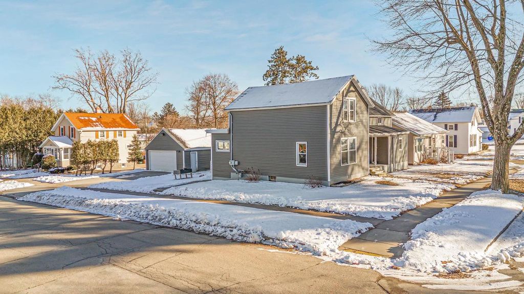 Photo of 1202 S Pearl STREET, New London, WI 54961 (MLS # 50321485)