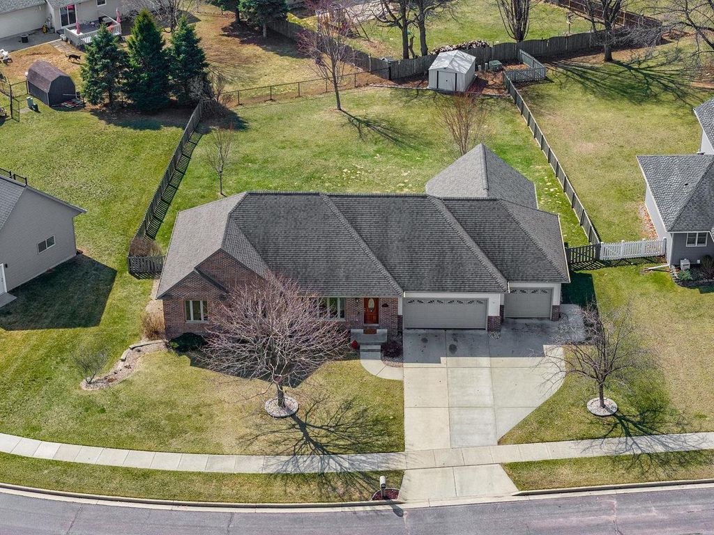 Photo of 35 Harrison LANE, Reedsburg, WI 53959 (MLS # 2019562)