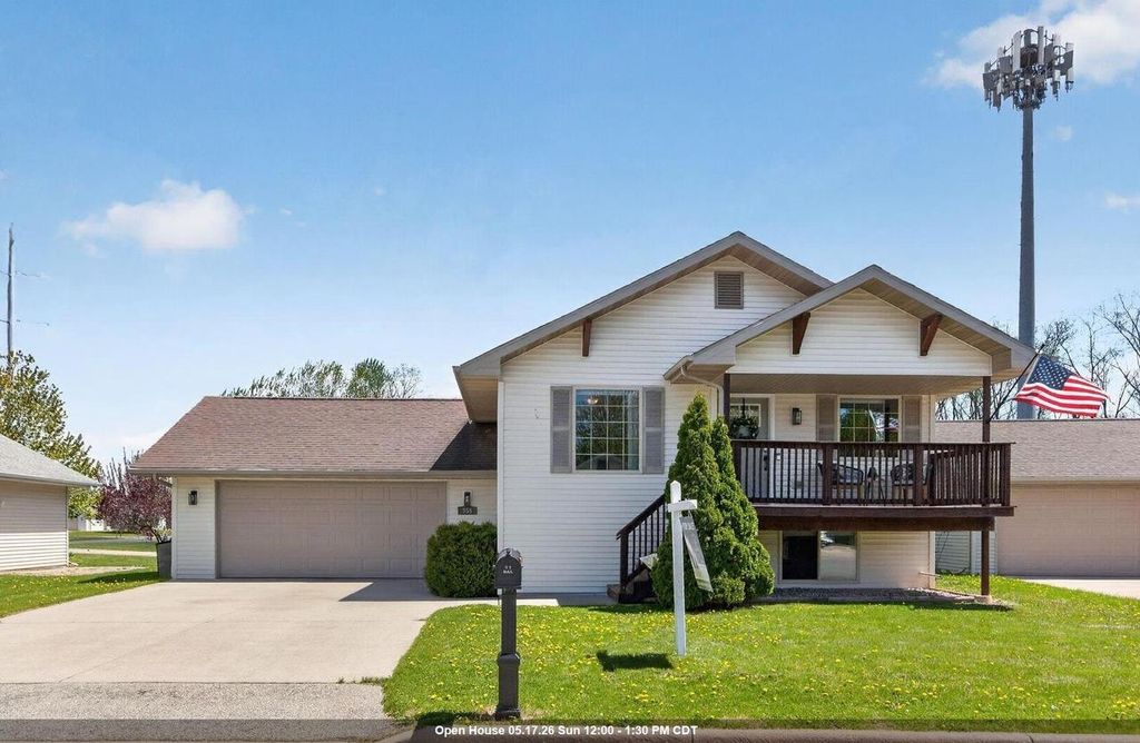 Photo of 959 Bergamont COURT, Menasha, WI 54952 (MLS # 50325417)