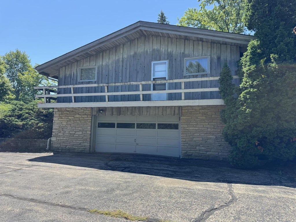 Photo of 10117 N Greenview DRIVE, Mequon, WI 53092 (MLS # 1973673)