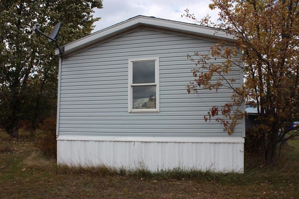 Photo of 1084 Spruce COURT, Oconomowoc, WI 53066 (MLS # 1945095)