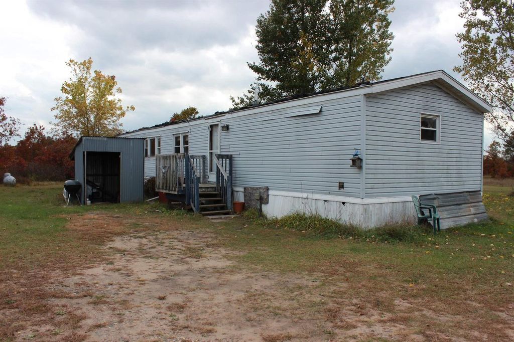 Photo of 1084 Spruce COURT, Oconomowoc, WI 53066 (MLS # 1945095)