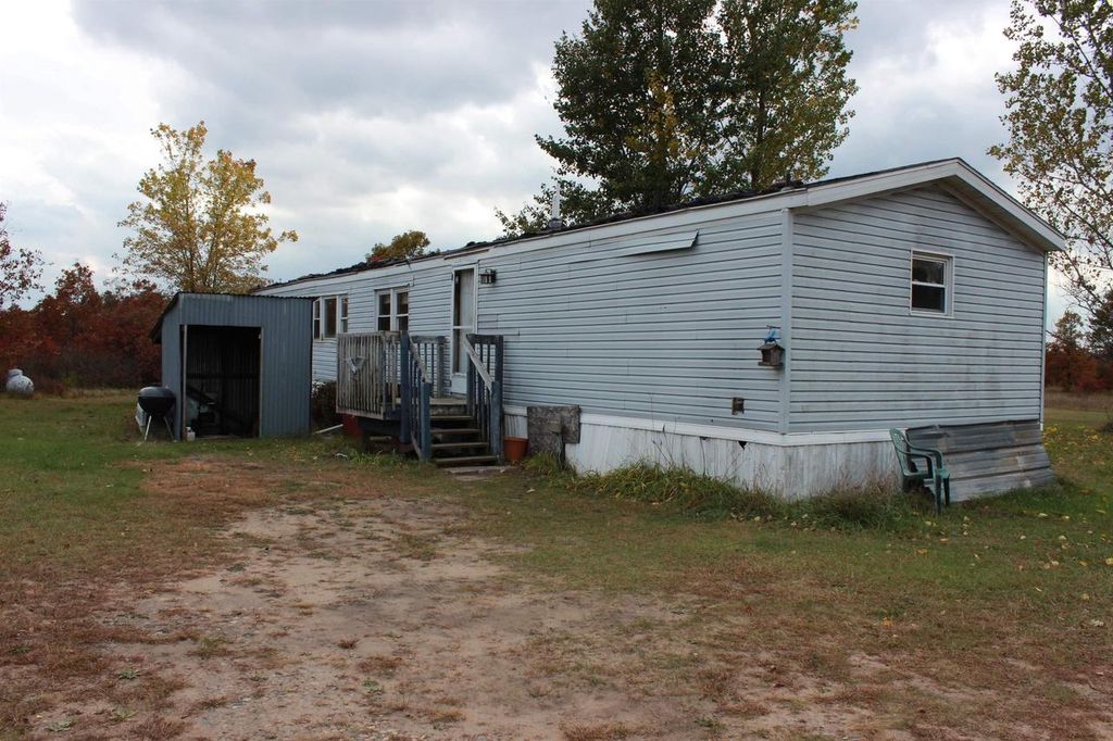 Photo of 1084 Spruce COURT, Oconomowoc, WI 53066 (MLS # 1945095)