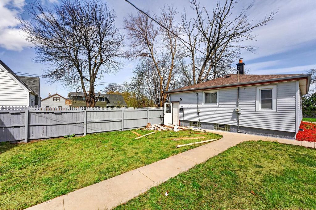 Photo of 3561 S 31st STREET, Greenfield, WI 53221 (MLS # 1959607)