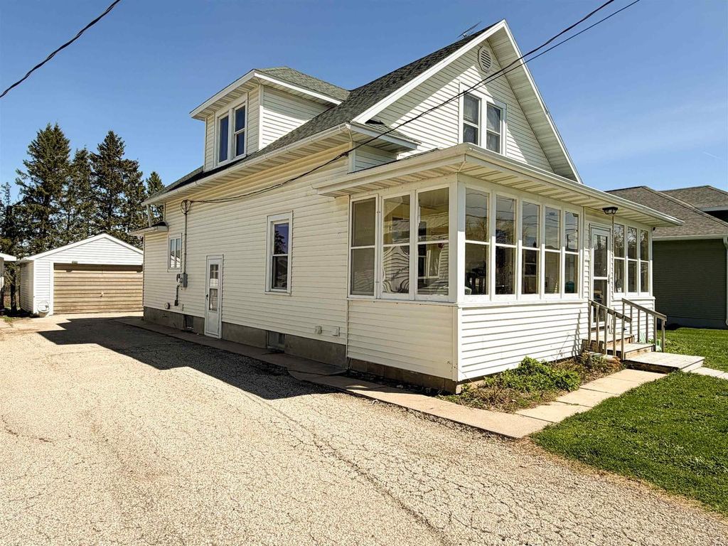 Photo of 1238 Dodgeville STREET, Highland, WI 53543 (MLS # 2021286)