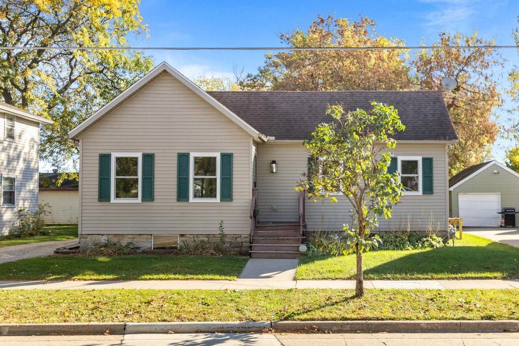 Photo of 917 W Franklin STREET, Appleton, WI 54914 (MLS # 50334360)