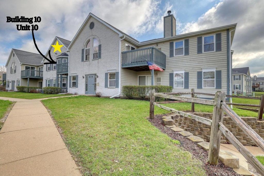 Photo of N25W24069 River Park DRIVE #10, Pewaukee, WI 53072 (MLS # 1956207)