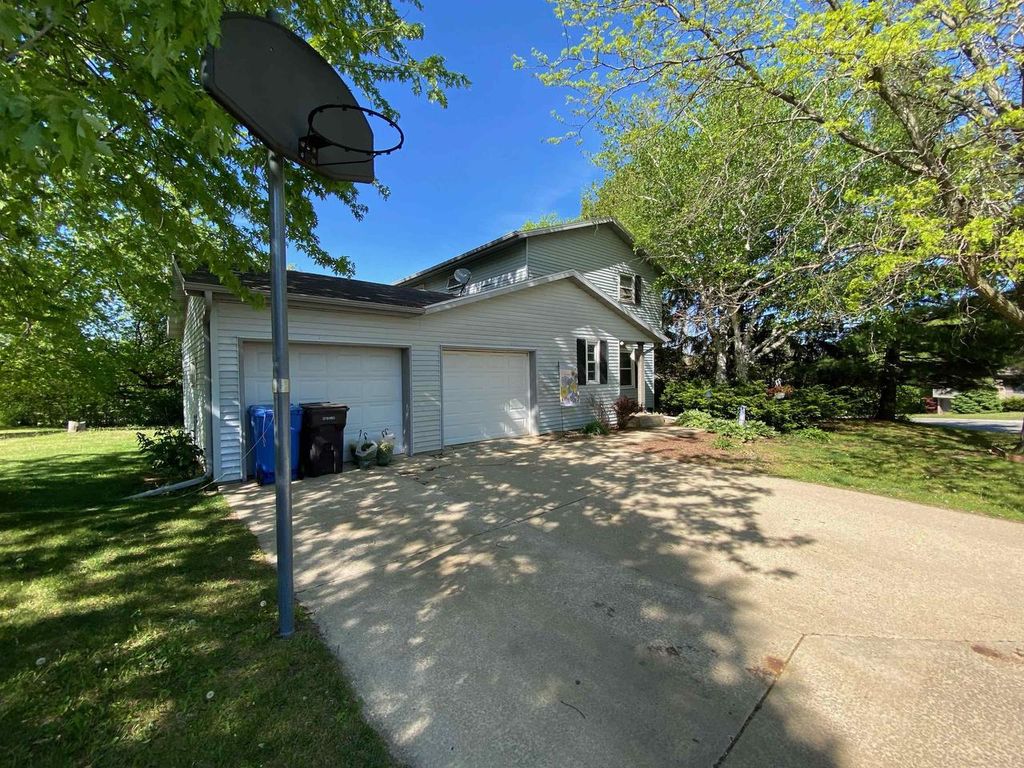 Photo of 400 Linda ROAD, Mount Horeb, WI 53572 (MLS # 2023636)