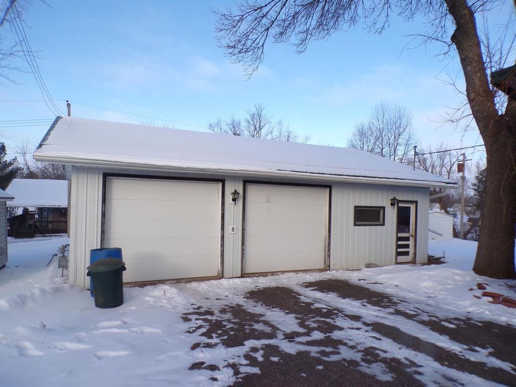 Photo of 105 N Hendren AVENUE, Greenwood, WI 54437 (MLS # 22600350)