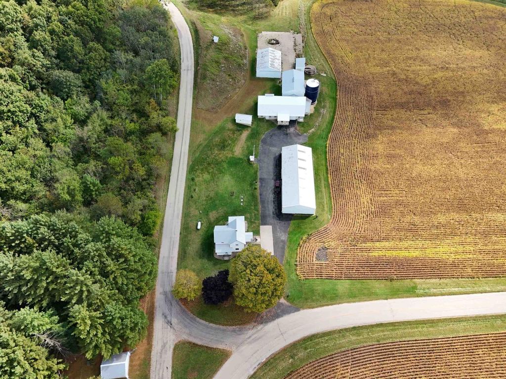 Photo of 18525 County Road E Rd, Richland Center, WI 53581 (MLS # 2008493)