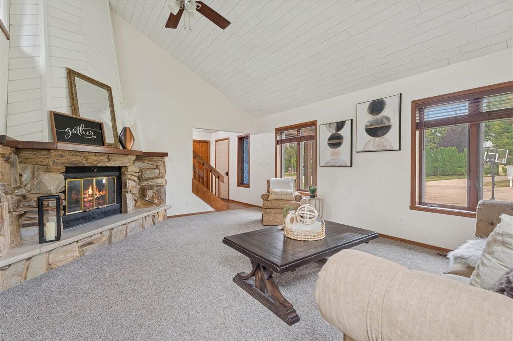 Photo of 865 Portside COURT, Oshkosh, WI 54901 (MLS # 50315560)