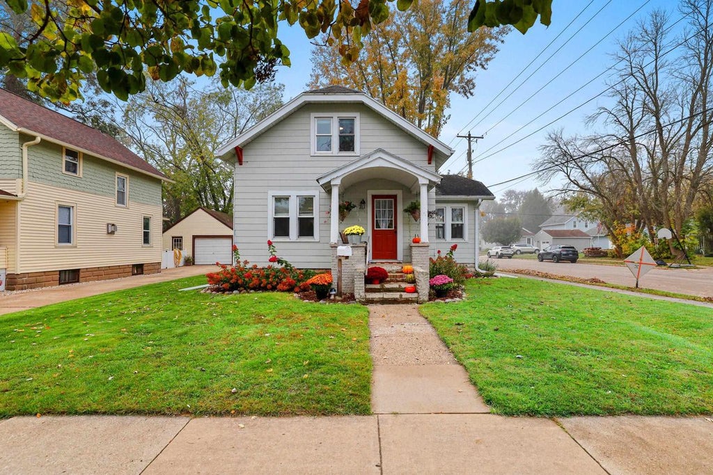 Photo of 933 W Spring STREET, Appleton, WI 54914 (MLS # 50334683)