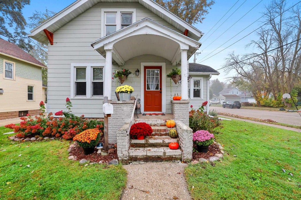 Photo of 933 W Spring STREET, Appleton, WI 54914 (MLS # 50334683)
