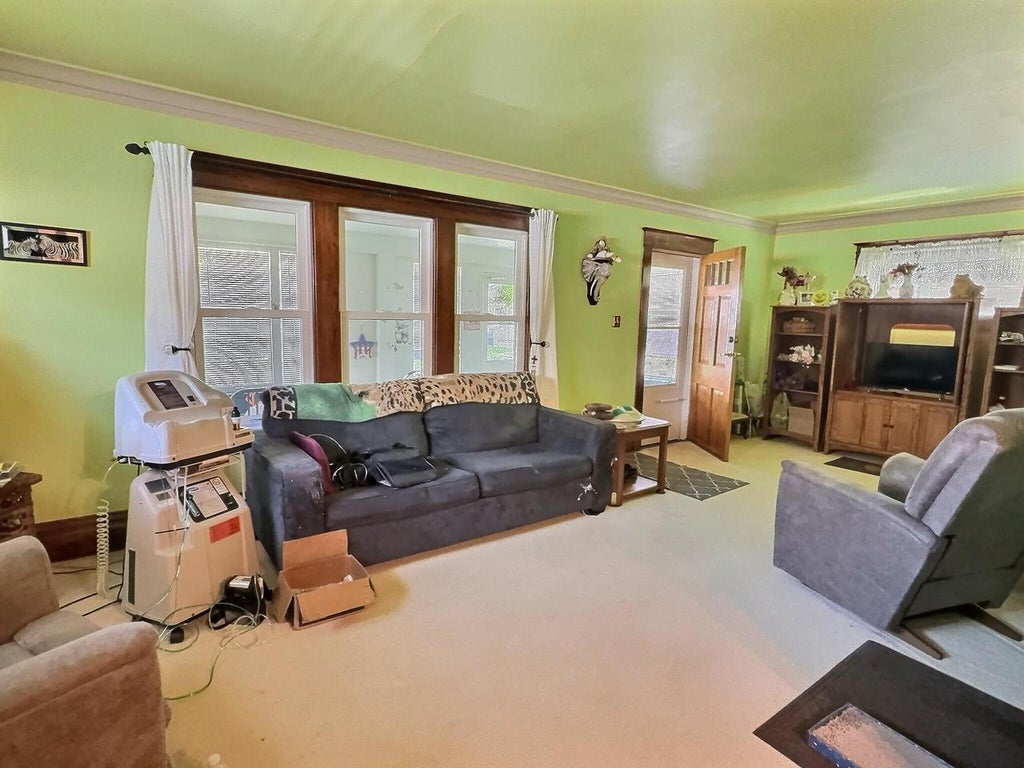 Photo of 611 E Parkway AVENUE, Oshkosh, WI 54901 (MLS # 50335011)