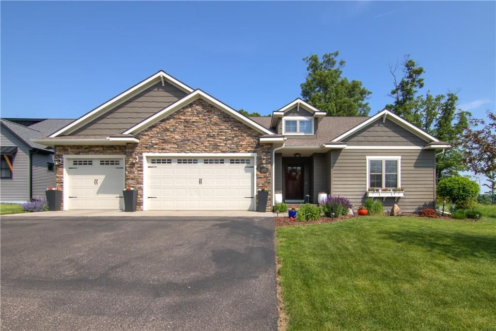 Photo of 4634 S Oakwood Hills, Eau Claire, WI 54701 (MLS # 1598780)