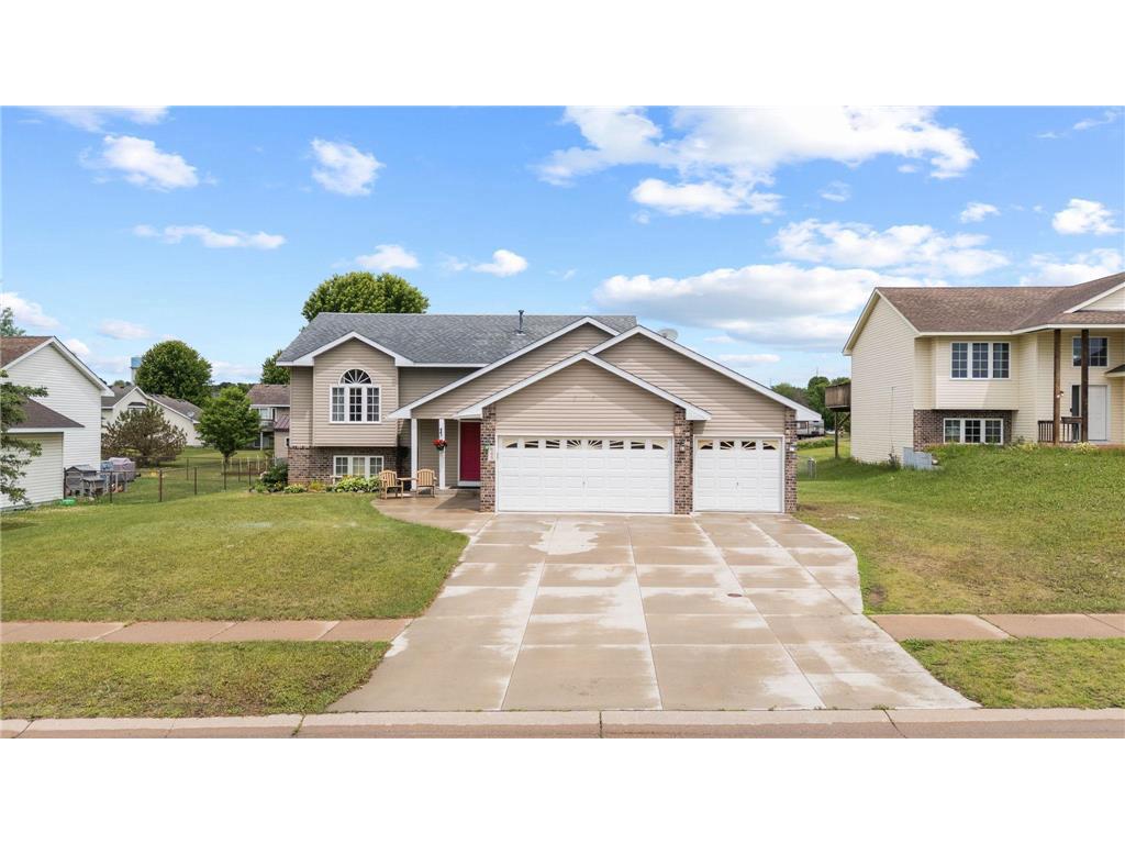 Photo of 845 Plum Tree LANE, Somerset, WI 54025 (MLS # 7096019)