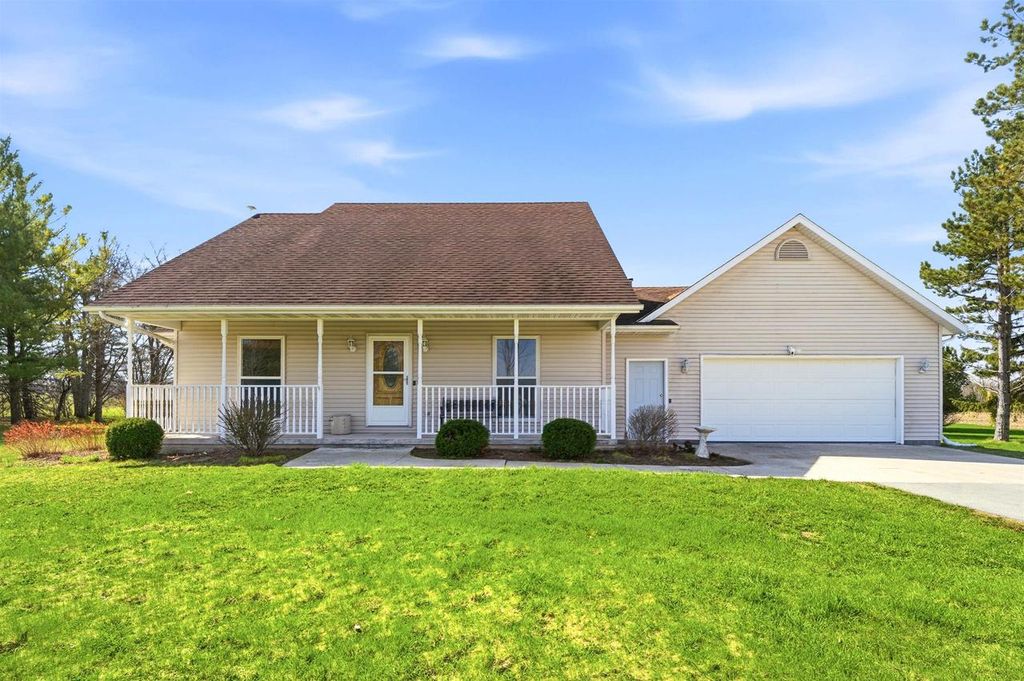 Photo of 10013 Middle ROAD, Manitowoc, WI 54220 (MLS # 50324326)