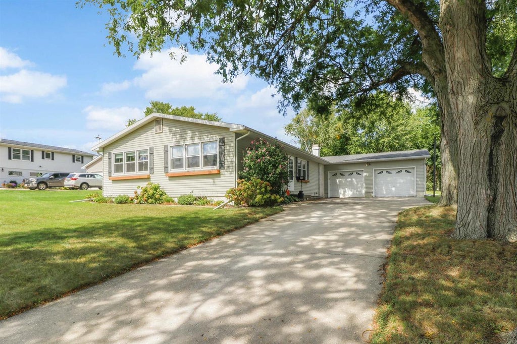 Photo of 316 South AVENUE, Edgerton, WI 53534 (MLS # 2031455)
