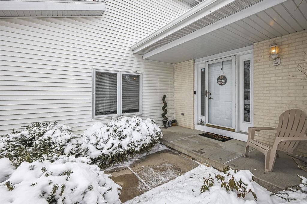 Photo of 29 Weir CIRCLE, Madison, WI 53719 (MLS # 2015857)