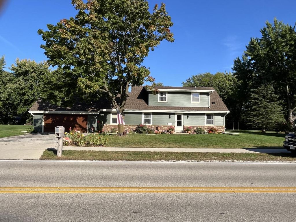 Photo of W163S7358 Bay Lane DRIVE, Muskego, WI 53150 (MLS # 1937665)