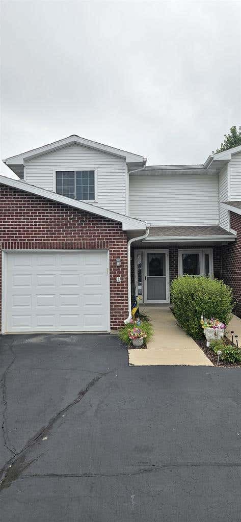 Photo of 1903 Riverside DRIVE #B, Green Bay, WI 54313 (MLS # 50331030)
