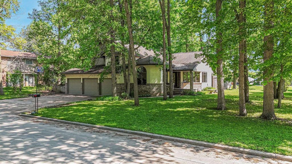 Photo of 1711 E Robin WAY, Appleton, WI 54915 (MLS # 50326307)