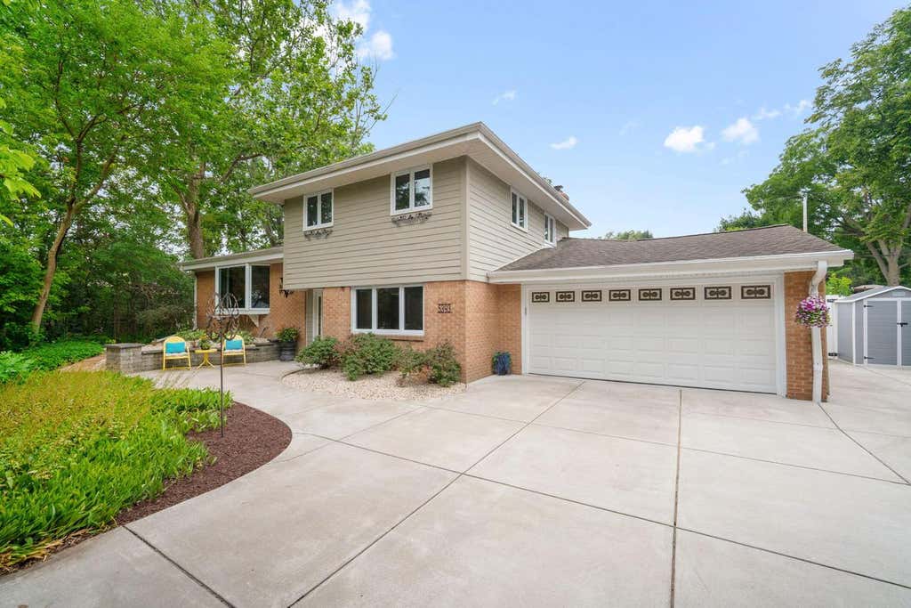 Photo of 5393 S Allenwood LANE, Hales Corners, WI 53130 (MLS # 1973775)