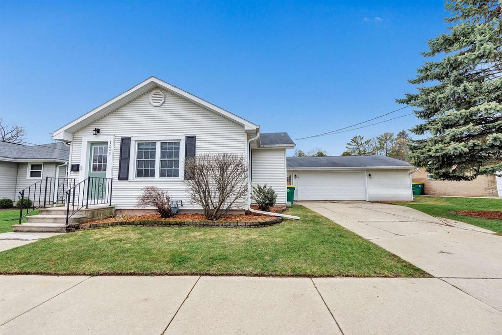 Photo of 1243 Elmore STREET, Green Bay, WI 54303 (MLS # 50323686)