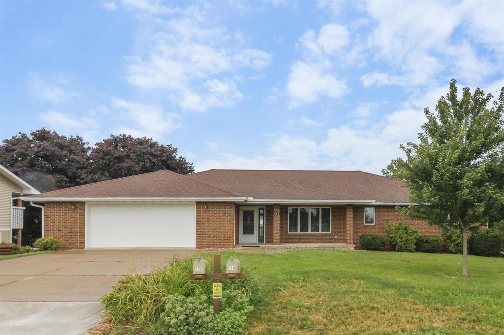 Photo of 514 W Washington STREET, Dodgeville, WI 53533 (MLS # 2033468)