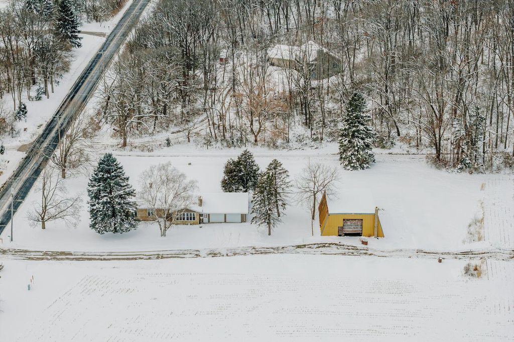 Photo of S78W30182 Sugden ROAD, Mukwonago, WI 53149 (MLS # 1945371)