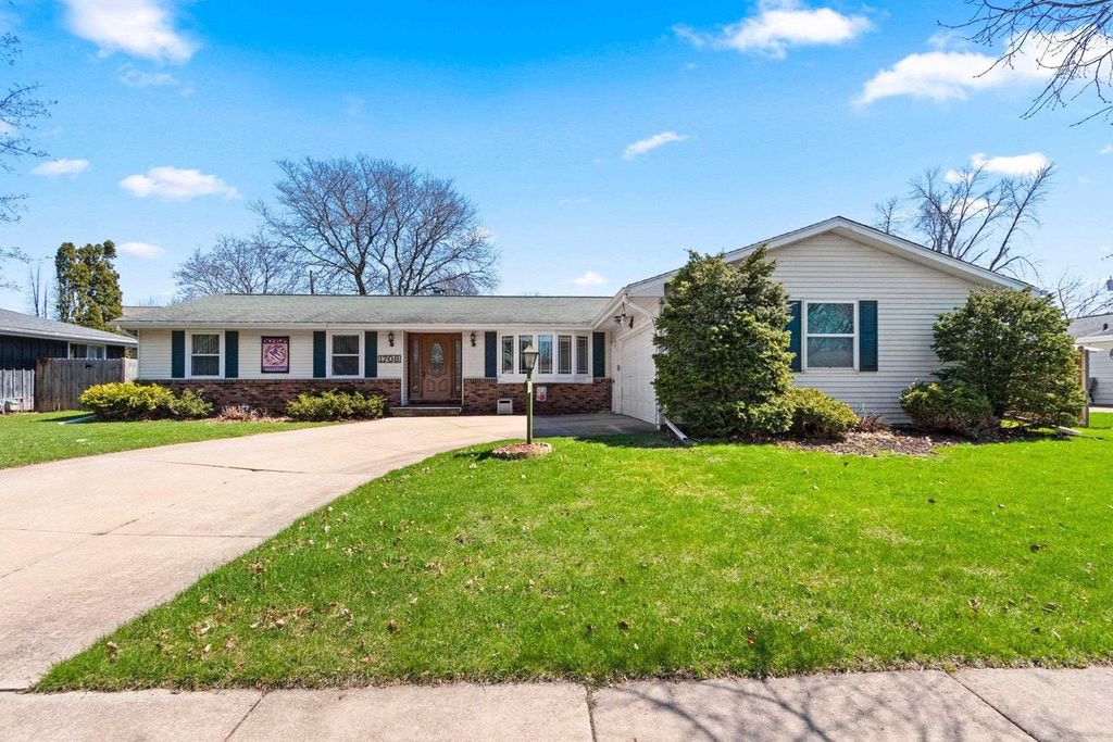 Photo of 1708 N Birchwood AVENUE, Appleton, WI 54914 (MLS # 50324173)