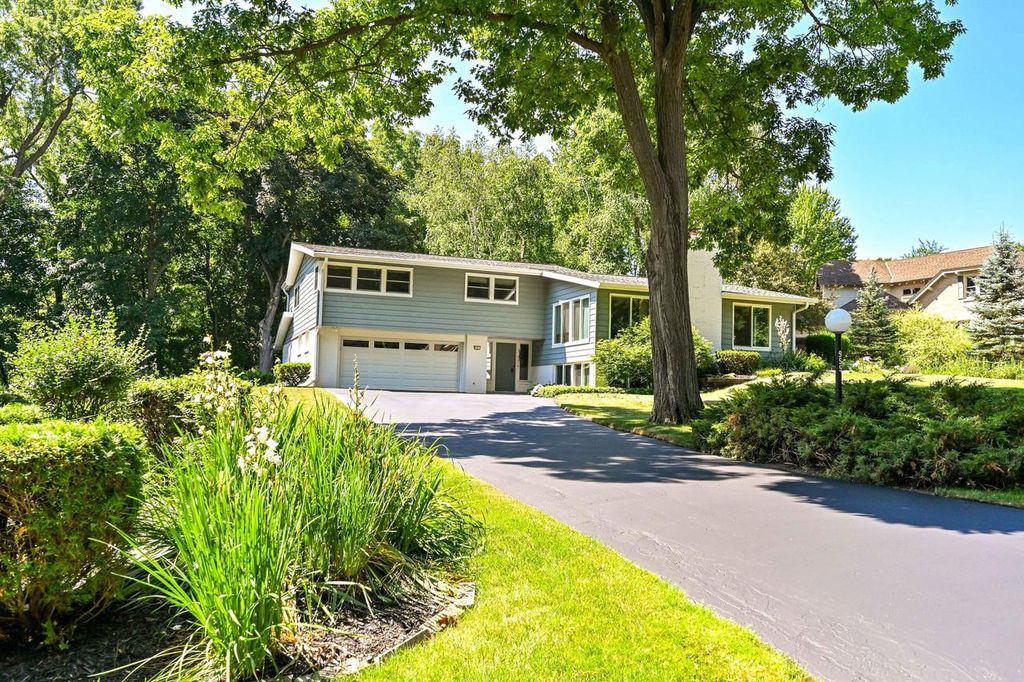 Photo of 955 Katherine DRIVE, Elm Grove, WI 53122 (MLS # 1971605)