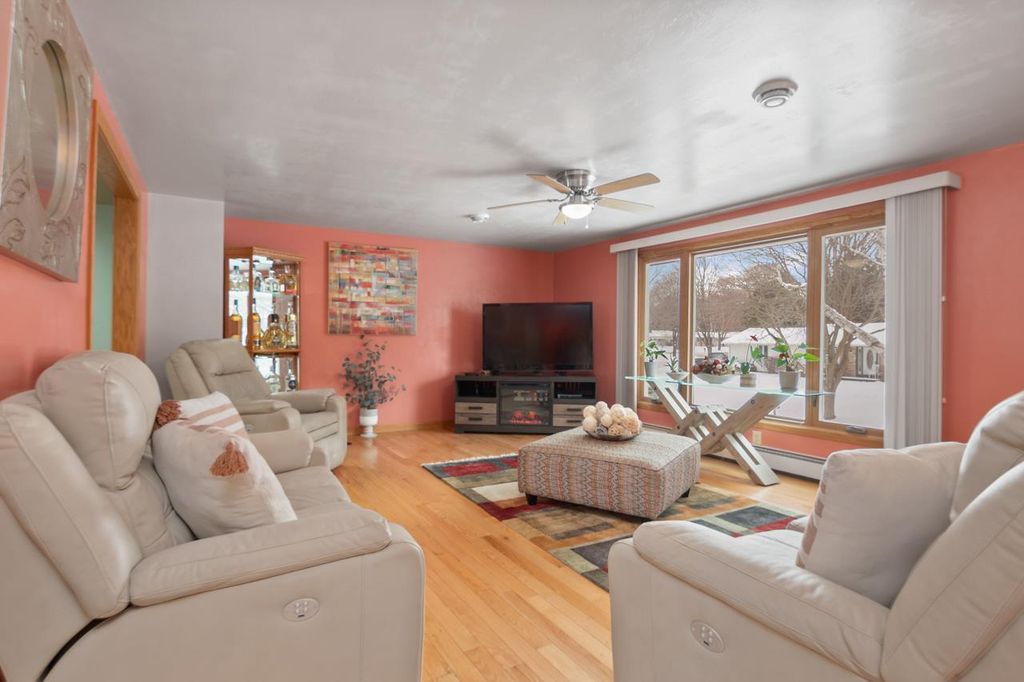 Photo of 250 Michelle COURT, Green Bay, WI 54302 (MLS # 50319629)