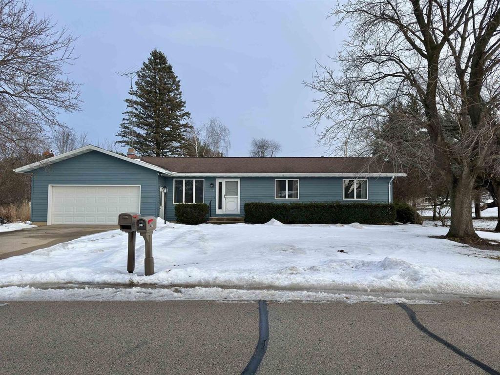 Photo of 318 Sacramento STREET, Berlin, WI 54923 (MLS # 50319880)