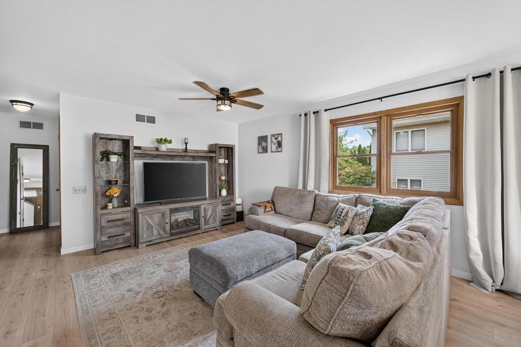 Photo of 405 Lexington DRIVE, Waunakee, WI 53597 (MLS # 2029309)