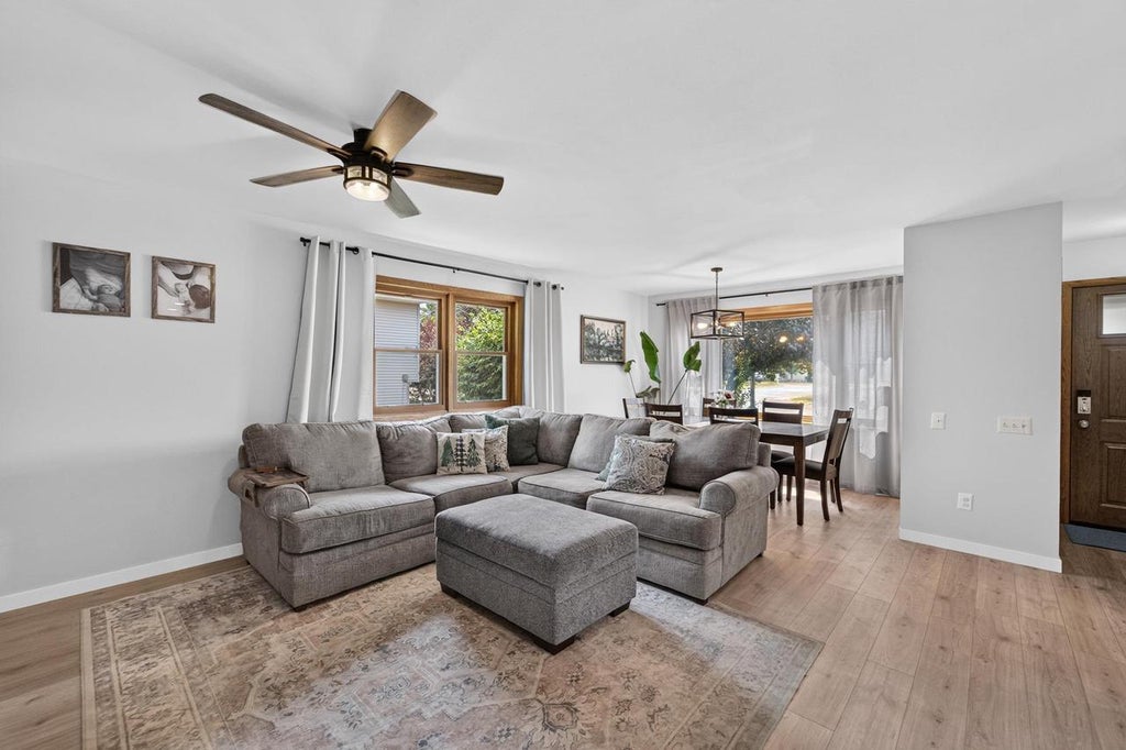 Photo of 405 Lexington DRIVE, Waunakee, WI 53597 (MLS # 2029309)