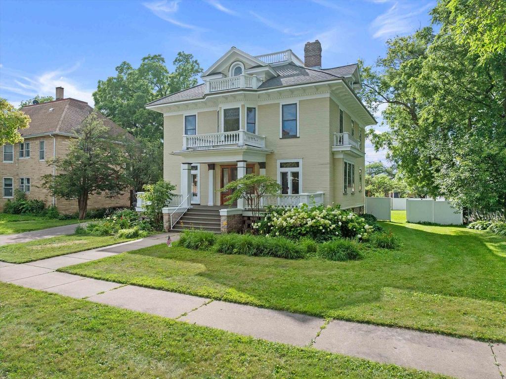 Photo of 208 S Cherry AVENUE, Marshfield, WI 54449 (MLS # 22603196)